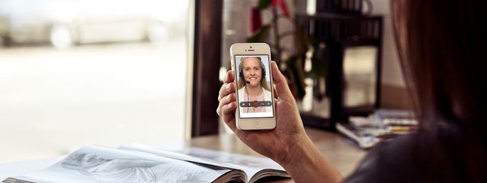 holding phone_weseedo 750×282 Beeldbellen webinar